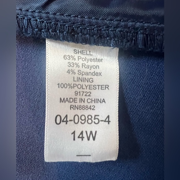 Roaman’s One Button Blazer, Shoulder Pads, Faux Pockets On Front, Blue, Size 14W - Picture 8 of 9